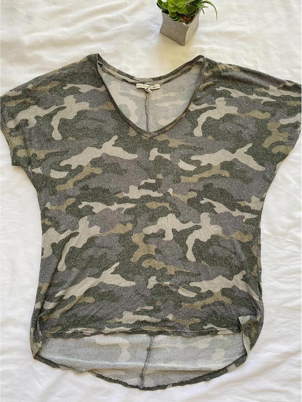 Express One Eleven Camouflage Print V-Neck Shirt Size Large